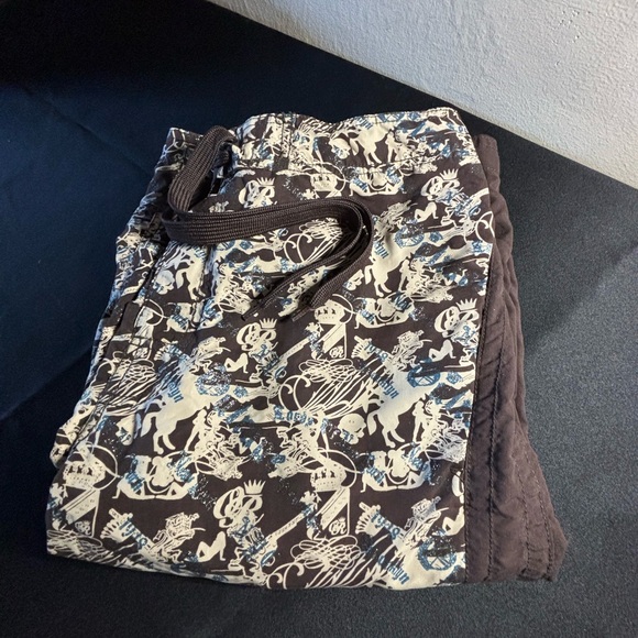 Great pair of swim trunks. It’s a big large. Awesome pair of trunks! - Picture 4 of 6